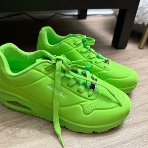Brand new skechers uno neon green size 7